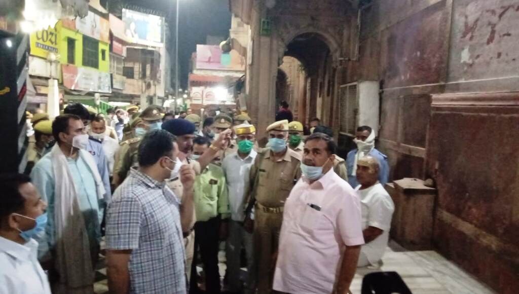 25 अक्टूबर से दोबारा खुलेगा बांके बिहारी का मंदिर, अधिकारीयों ने किया निरीक्षण