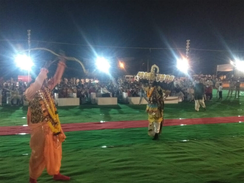 कोरोना के कारण 20 फिट घटा बुराई का कद, 31 फिट के दशानन का पुतला बिना धूमधाम के खाक कोरोना के कारण 20 फिट घटा बुराई का कद, 31 फिट के दशानन का पुतला बिना धूमधाम के खाक