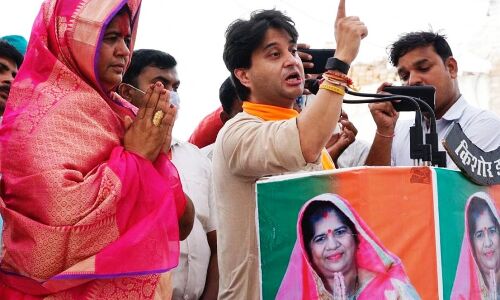 मेरी लड़ाई भ्रष्टाचार से है, मैंने ऐसा करने वालों को सड़क पर ला दिया : सिंधिया मेरी लड़ाई भ्रष्टाचार से है, मैंने ऐसा करने वालों को सड़क पर ला दिया : सिंधिया