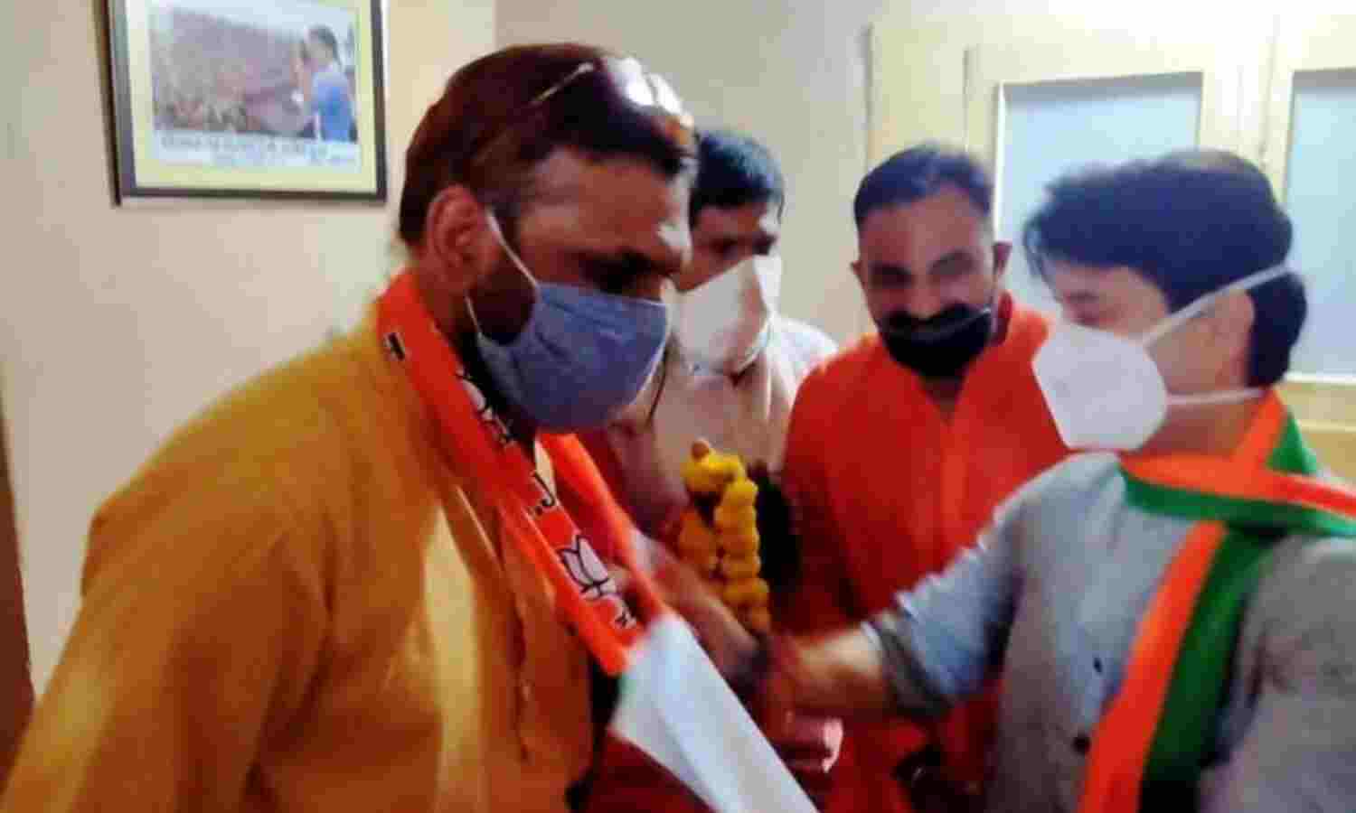 कांग्रेस को एक और झटका, प्रदेश प्रवक्ता संजय सिंह भाजपा में शामिल कांग्रेस को एक और झटका, प्रदेश प्रवक्ता संजय सिंह भाजपा में शामिल