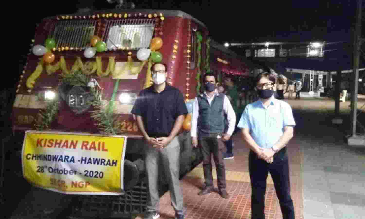 छिंदवाड़ा से हावड़ा तक किसान ट्रेन ने किया पहला सफर छिंदवाड़ा से हावड़ा तक किसान ट्रेन ने किया पहला सफर