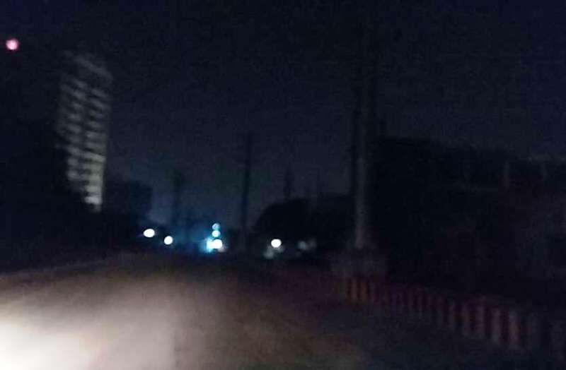 अंधेरे में मनेगी दीवाली, नहीं लग पाईं लाइटें