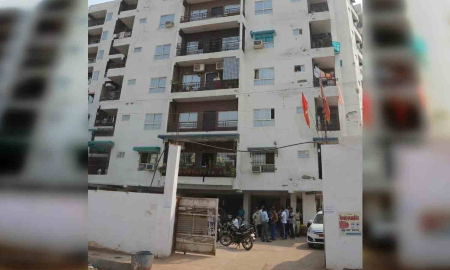 निगम ने संपत्ति कर जमा ना करने पर की करवाई, 8 फ्लेट किये कुर्क