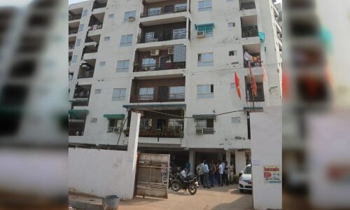 निगम ने संपत्ति कर जमा ना करने पर की करवाई, 8 फ्लेट किये कुर्क