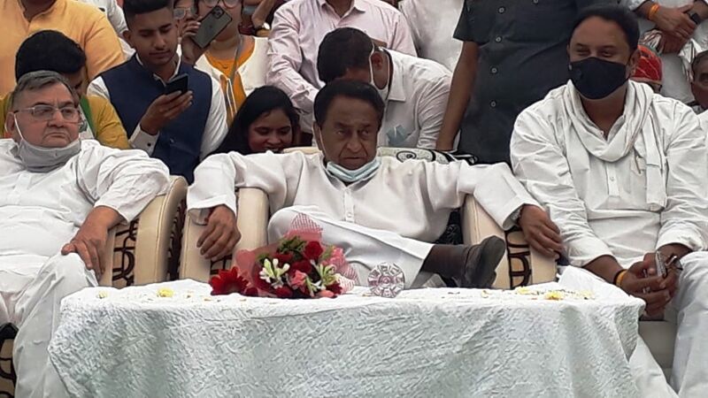 चुनाव आयोग ने कांग्रेस नेता कमलनाथ का स्टार प्रचारक का दर्जा छीना चुनाव आयोग ने कांग्रेस नेता कमलनाथ का स्टार प्रचारक का दर्जा छीना