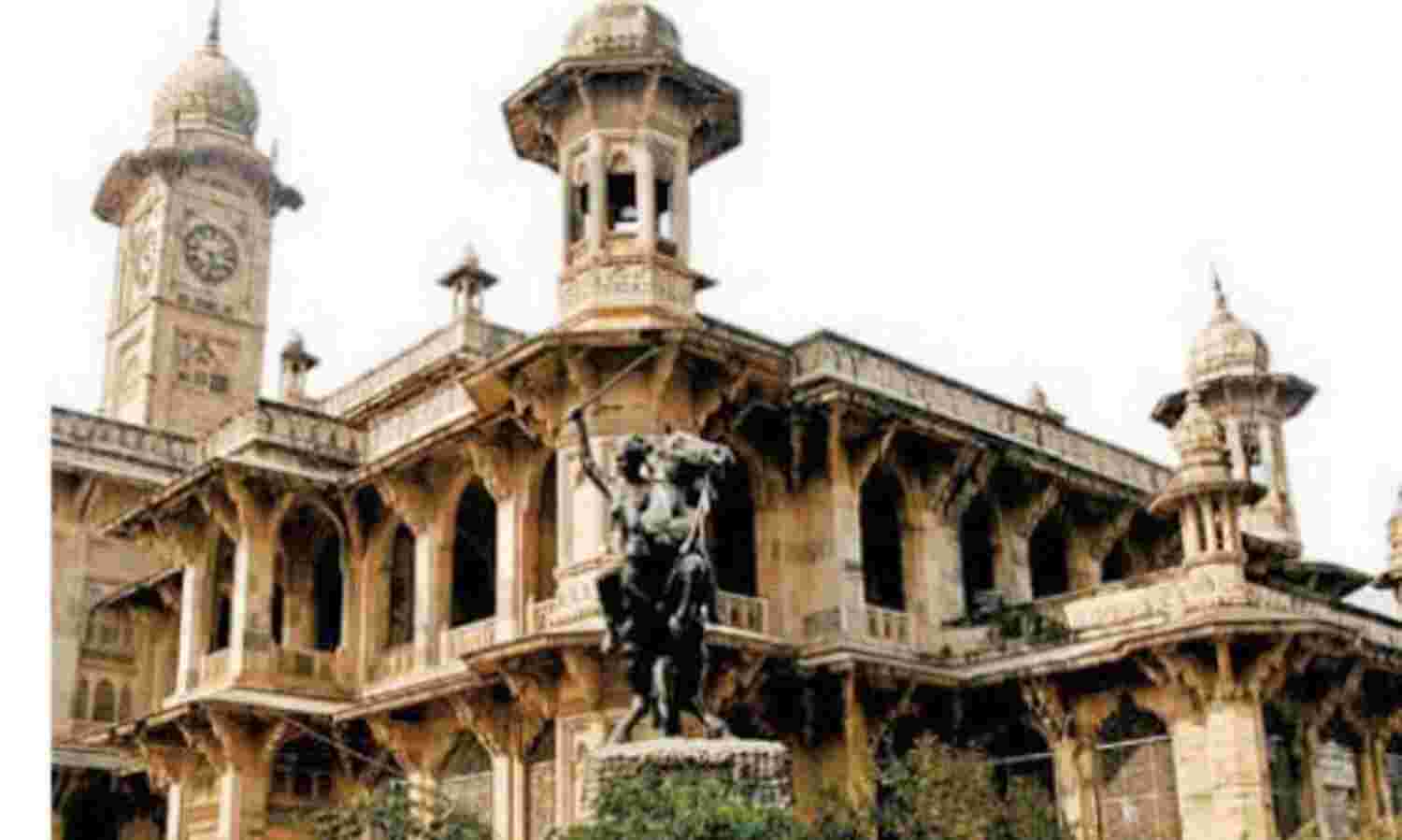 जिस स्ट्रांग रूम के पास सुरक्षा का कड़ा पहरा, वहां से एक दर्जन कम्प्यूटर चोरी