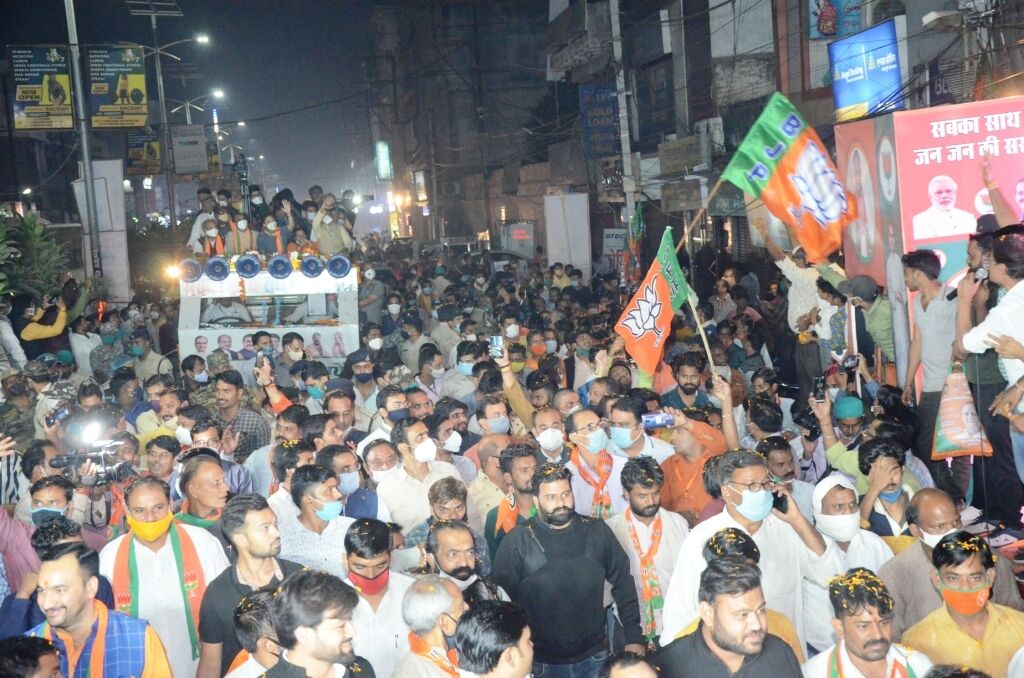 मतदान में 72 घंटे शेष, दोनों दलों ने झोंकी ताकत