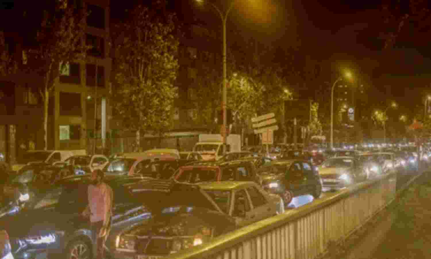 फ्रांस में दूसरे लॉकडाउन की घोषणा होते ही पेरिस की सड़कों पर लग गया 700 KM लंबा जाम