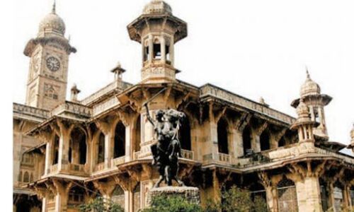 जिस स्ट्रांग रूम के पास सुरक्षा का कड़ा पहरा, वहां से एक दर्जन कम्प्यूटर चोरी