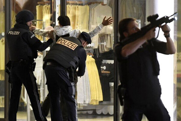 वियना में हुआ आतंकवादी हमला, छह जगहों पर फायरिंग, कम से कम 2 की मौत 15 घायल