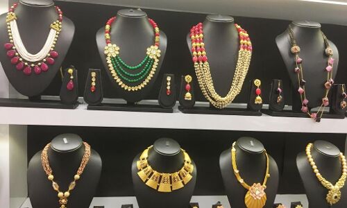 करवाचौथ पर बिक गए 15 करोड़ रुपए के गहने, मंगलवार को खुलेगा सराफा बाजार