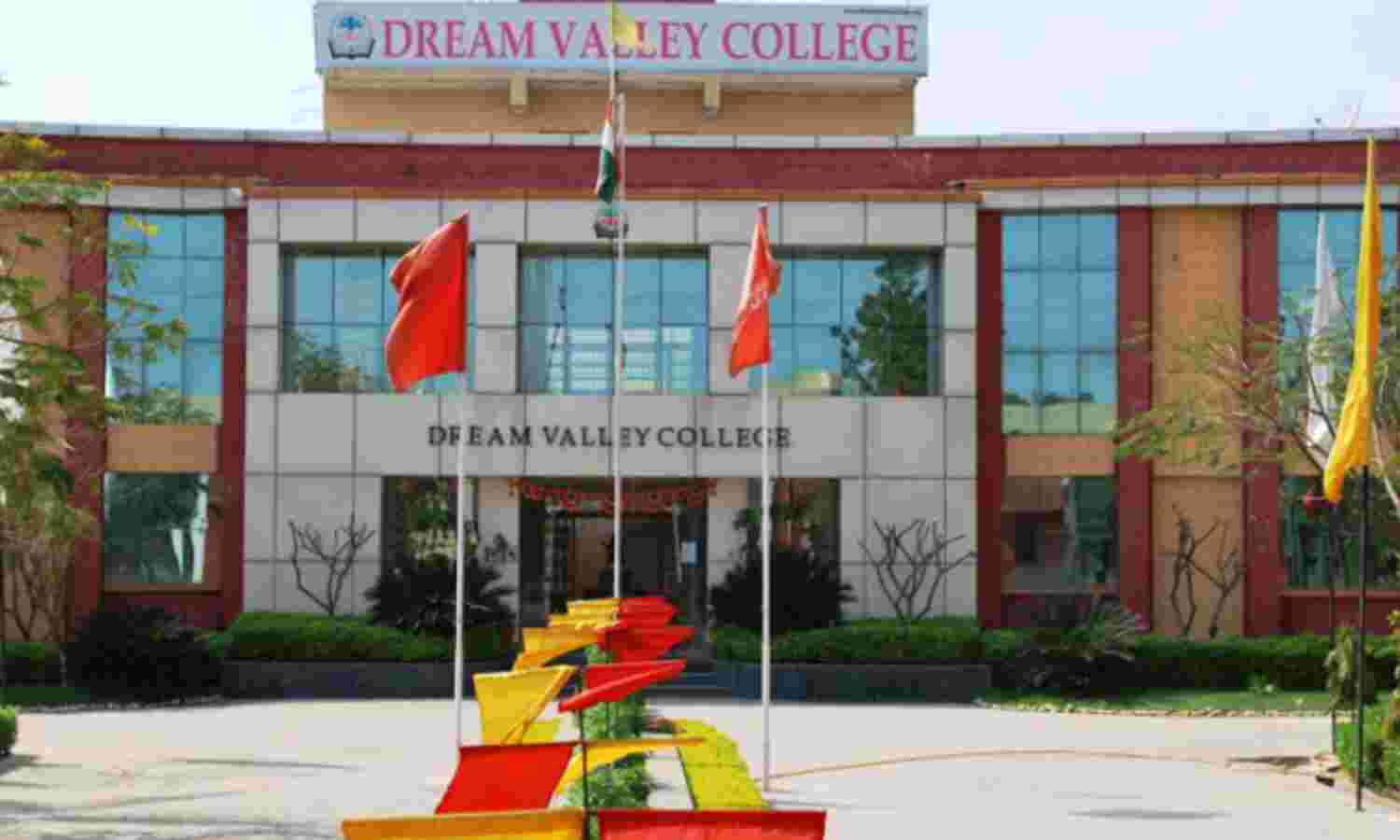 मैत्रीपूर्ण मैच में विज्ञान विभाग विजयी मैत्रीपूर्ण मैच में विज्ञान विभाग विजयी