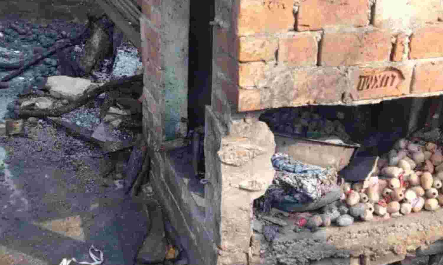 हादसा : कुशीनगर में पटाखे के अवैध गोदाम में विस्फोट, चार की मौत, 12 झुलसे