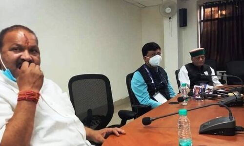 बारादरी पर भाजपा-कांग्रेस कार्यकर्ता में झड़प, तनाव के बीच मतदान