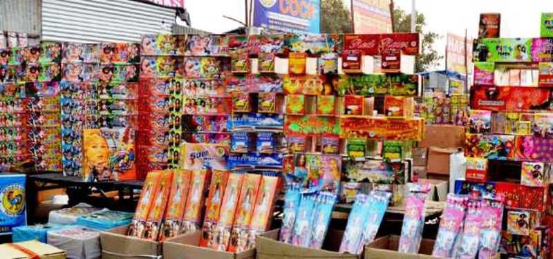 206 आतिशबाजी की दुकानों का आवंटन