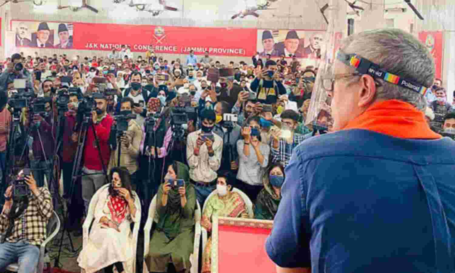 आर्टिकल 370 और 35 ए का समर्थन करने से हम पाकिस्तानी कैसे : उमर अब्दुल्ला