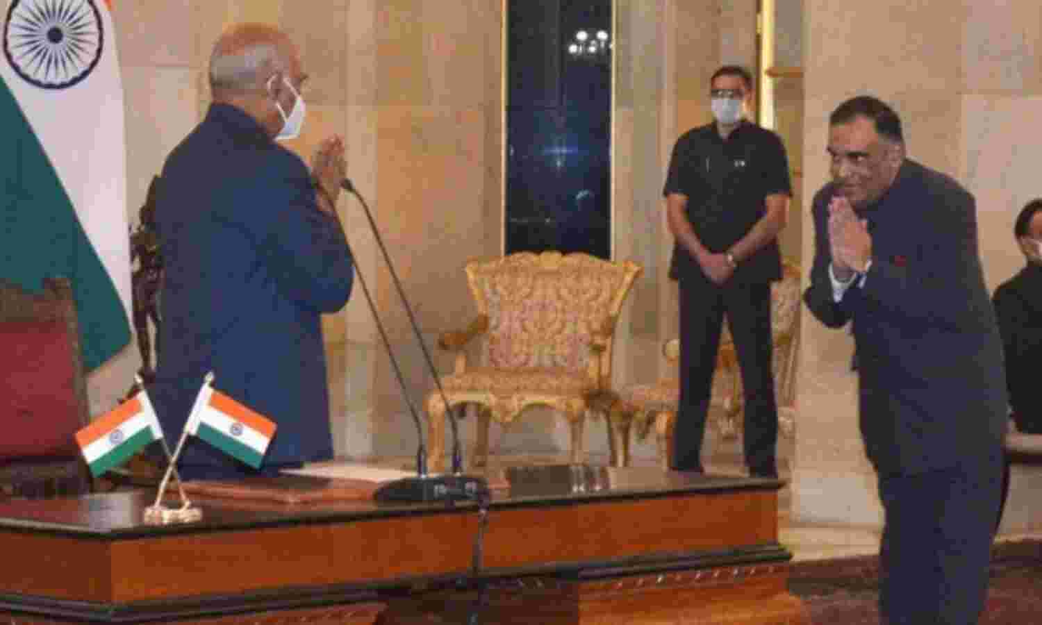 यशवर्धन कुमार सिन्हा ने नए सीआईसी के रूप में लीशपथ