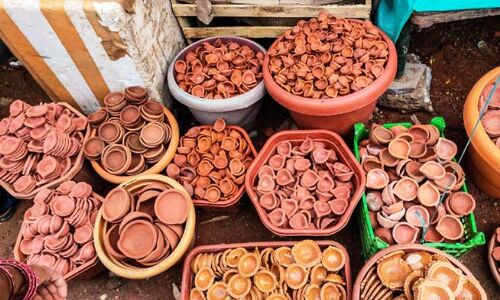 मूक बधिर एवं नि:शक्तों ने हाथ से बनाया दीपावली का सामान, चीन को दे रहे हैं मात