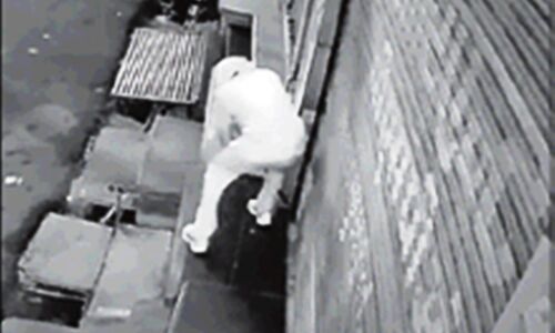 मेडिकल की दुकान के ताले चटकाए, डेढ़ लाख चोरी    -