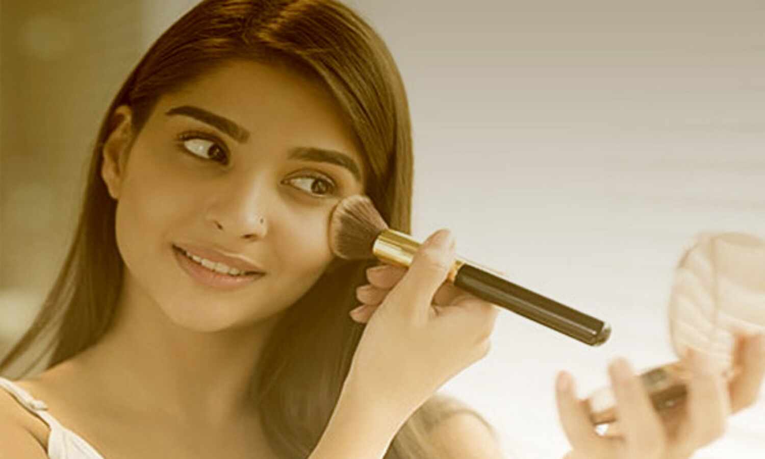 अपनी स्किन को अनुसार लें ये बेसिक मेकअप टिप्स