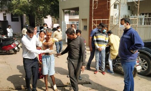 विधायक पाठक ने पेश की मानवता की मिशाल