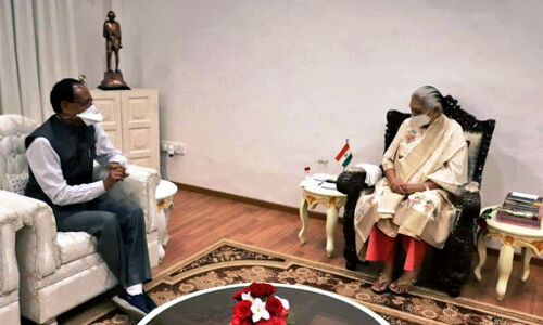 मुख्यमंत्री ने राज्यपाल से की मुलाकात, चुनाव परिणाम से कराया अवगत