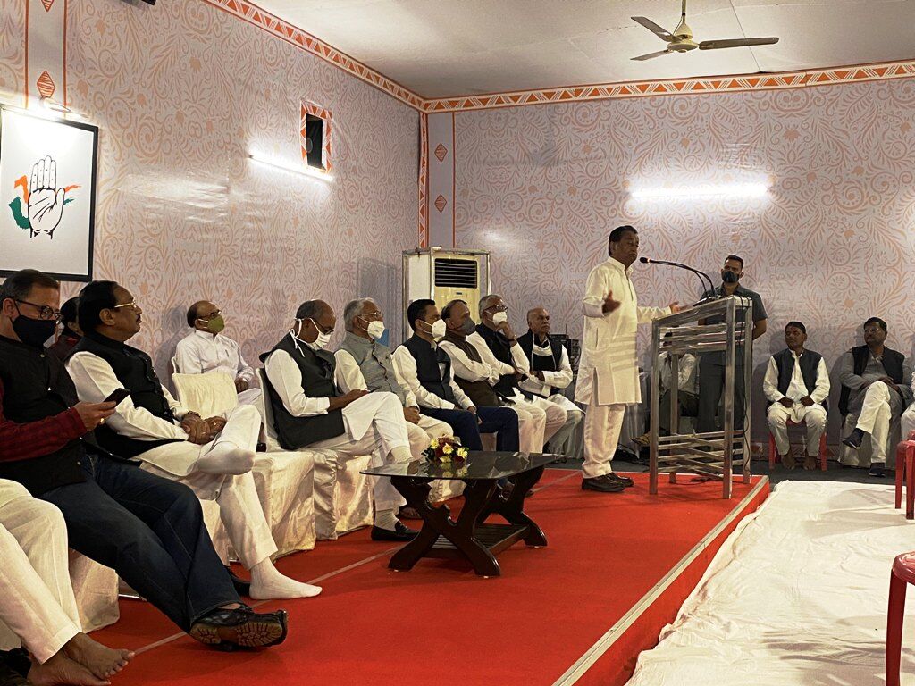 मैं प्रदेश छोड़कर नहीं जाऊंगा, यही रहकर जनता की सेवा करूंगा : कमलनाथ