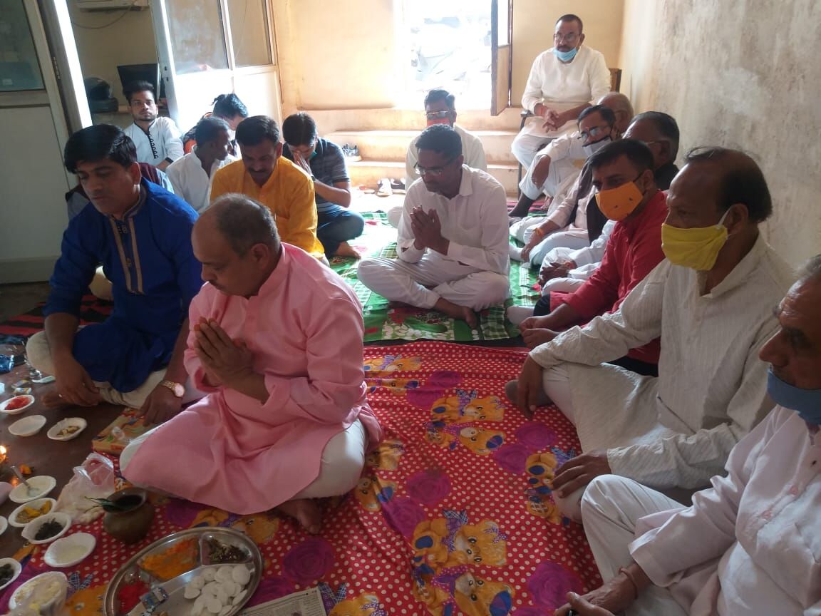 स्वदेश गुना कार्यालय में माँ महालक्ष्मी पूजन हुआ स्वदेश गुना कार्यालय में माँ महालक्ष्मी पूजन हुआ