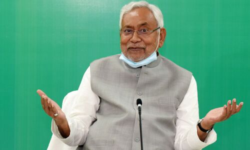 राज्यपाल से मिलकर नीतीश ने पेश किया सरकार बनाने का दावा, कल बिहार के सीएम के रूप में लेंगे शपथ