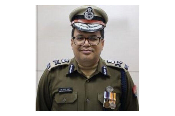 लखनऊ के पुलिस कमिश्नर को योगी सरकार ने क्यों हटाया, जानने के लिए पढ़े पूरी खबर