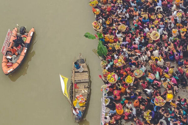 चार दिवसीय छठ पर्व आज से शुरू, श्रद्धालुओं ने किया गंगा नदी में स्नान