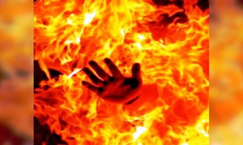 आग लगाकर रेलवे कर्मचारी ने की आत्महत्या