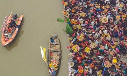 चार दिवसीय छठ पर्व आज से शुरू, श्रद्धालुओं ने किया गंगा नदी में स्नान