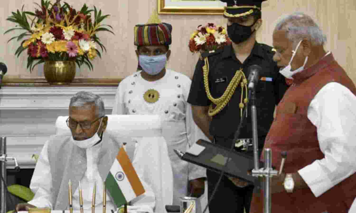 जीतन राम मांझी बने प्रोटेम स्पीकर, राजभवन में ली शपथ