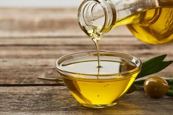 खाद्य तेल की कीमतों में आई 30 फीसदी तक बढ़ोतरी, जानें क्यों बढ़ रहे हैं दाम