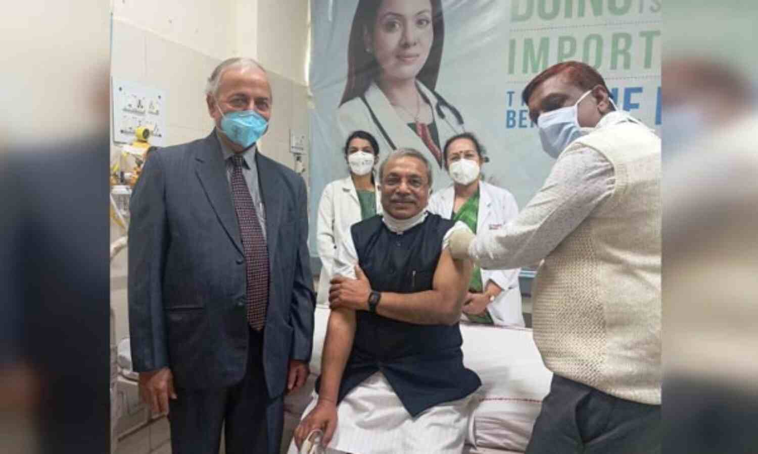 डॉ सुरेन्द्र जैन ने अपने ऊपर कराया कोरोना के टीके का परीक्षण