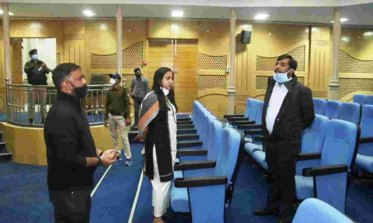 कलेक्टर ने किया डिजिटल म्यूजियम एवं टाउन हॉल का निरीक्षण