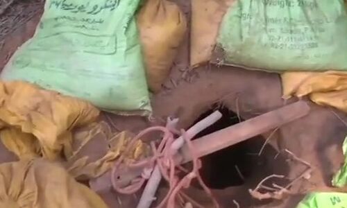 सांबा सेक्टर पर मिली सुरंग, नगरोटा एनकाउंटर के आतंकियों ने यहीं से की थी घुसपैठ सांबा सेक्टर पर मिली सुरंग, नगरोटा एनकाउंटर के आतंकियों ने यहीं से की थी घुसपैठ