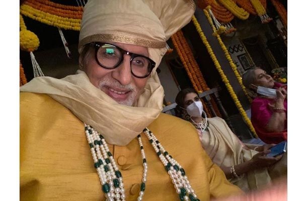 बिगबी ने शेयर की पत्नी जया बच्चन और बेटी श्वेता संग मजेदार फोटो, कहा - काम पर परिवार