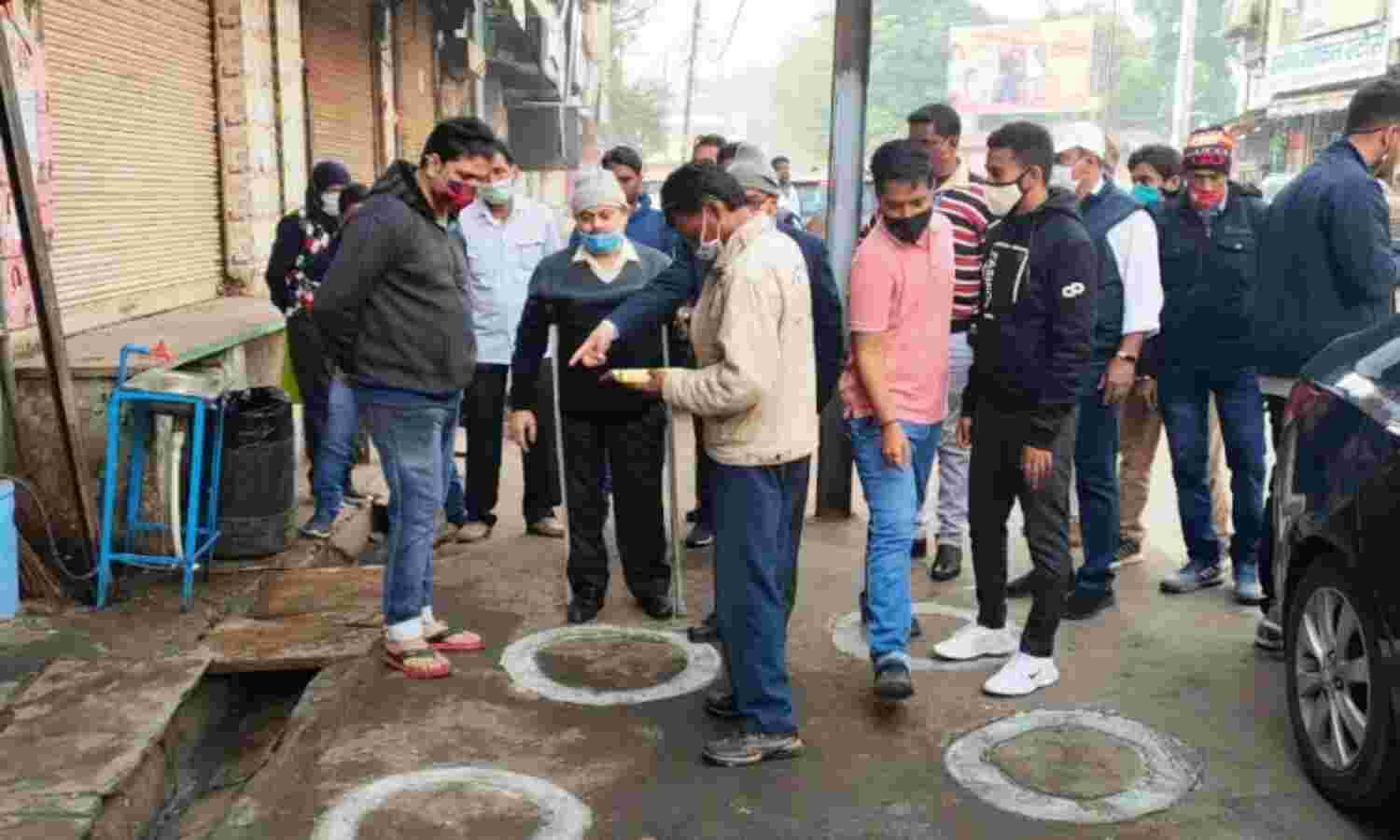 निगम ने चलाया स्वच्छता अभियान, एसएस कचौरीवाले पर लगाया दो हजार का जुर्माना