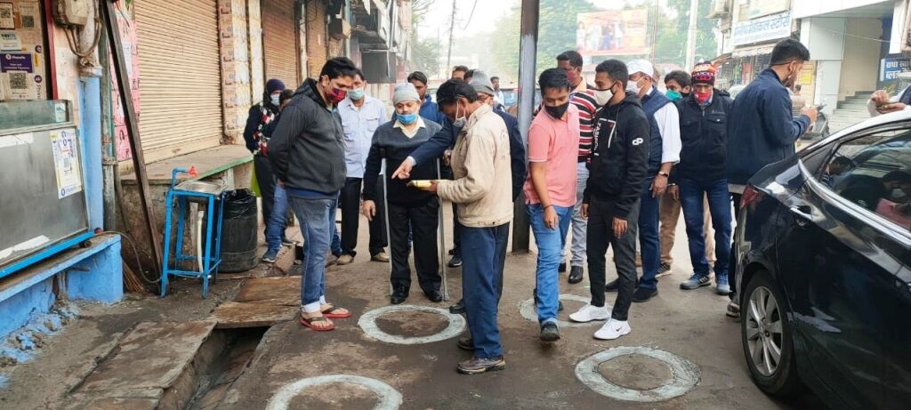 निगम ने चलाया स्वच्छता अभियान, एसएस कचौरीवाले पर लगाया दो हजार का जुर्माना