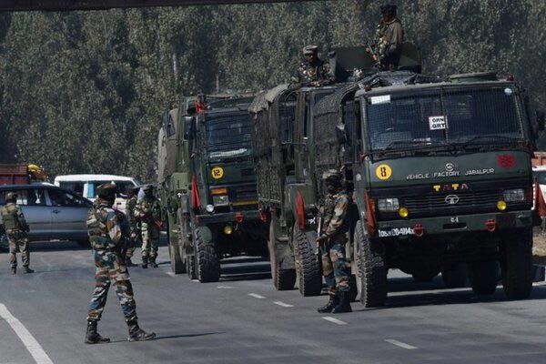 श्रीनगर में आतंकवादियों ने सेना के जवानों पर किया हमला, 2 जवान शहीद