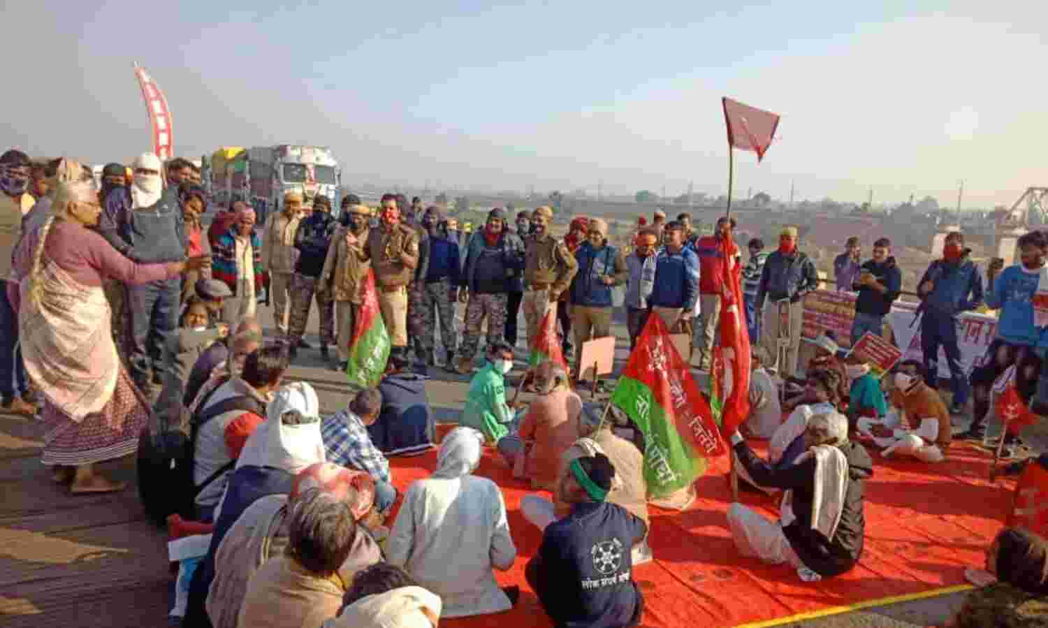 ग्वालियर से किसान आंदोलन में शामिल होने जा रहे जत्थे को यूपी पुलिस ने रोका