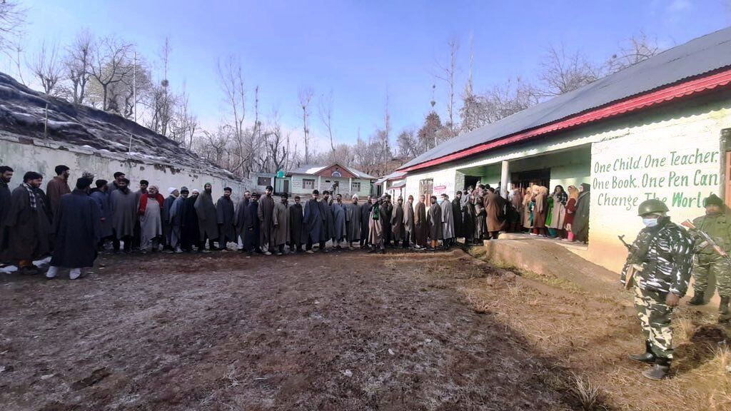 जम्मू-कश्मीर चुनाव : पाकिस्तानी शरणार्थियों ने पहली बार डाले वोट, बोले- 70 साल बाद हुआ इंसाफ जम्मू-कश्मीर चुनाव : पाकिस्तानी शरणार्थियों ने पहली बार डाले वोट, बोले- 70 साल बाद हुआ इंसाफ