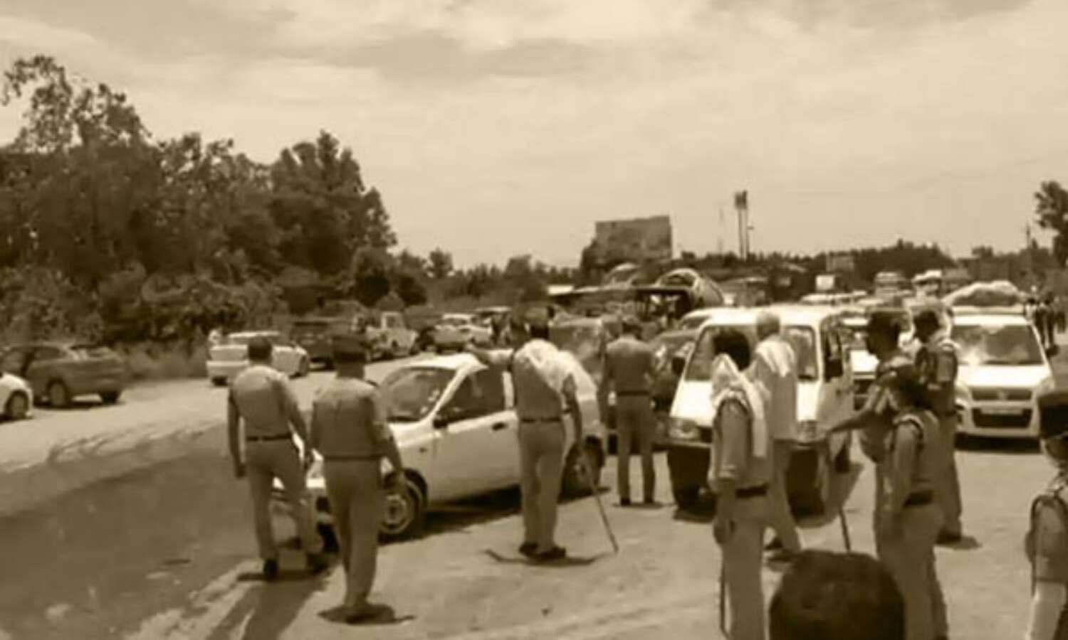 कार्तिक पूर्णिमा : हरिद्वार में गंगा स्नान को लेकर दो दिन तक सीमाएं सील कार्तिक पूर्णिमा : हरिद्वार में गंगा स्नान को लेकर दो दिन तक सीमाएं सील