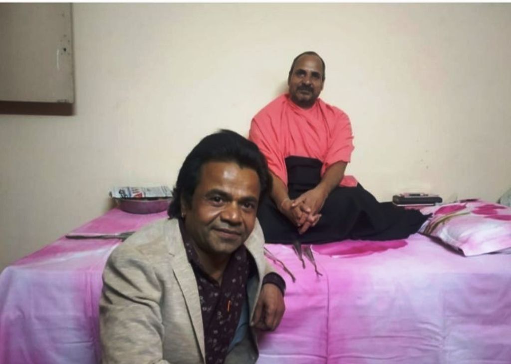 ग्वालियर आये फिल्म अभिनेता राजपाल यादव, रामद्वारा में किये दर्शन