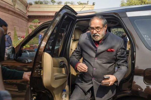 राज्यसभा में विपक्ष के उप नेता आनंद शर्मा ने की पीएम मोदी की तारीफ, बैकफुट पर आई कांग्रेस