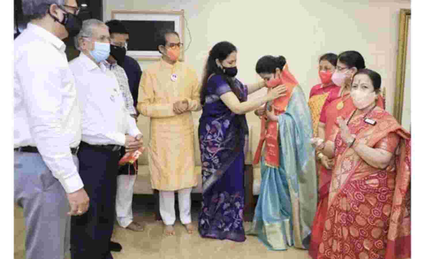 अभिनेत्री उर्मिला मातोंडकर शिवसेना में हुई शामिल