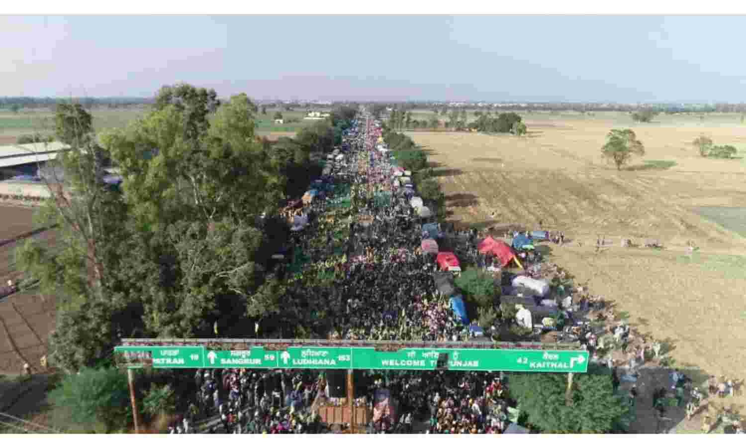 किसान आंदोलन : सिंघु और टीकरी बार्डर पर किसानों का धरना जारी, जाम से लोगो का हाल-बेहाल किसान आंदोलन : सिंघु और टीकरी बार्डर पर किसानों का धरना जारी, जाम से लोगो का हाल-बेहाल