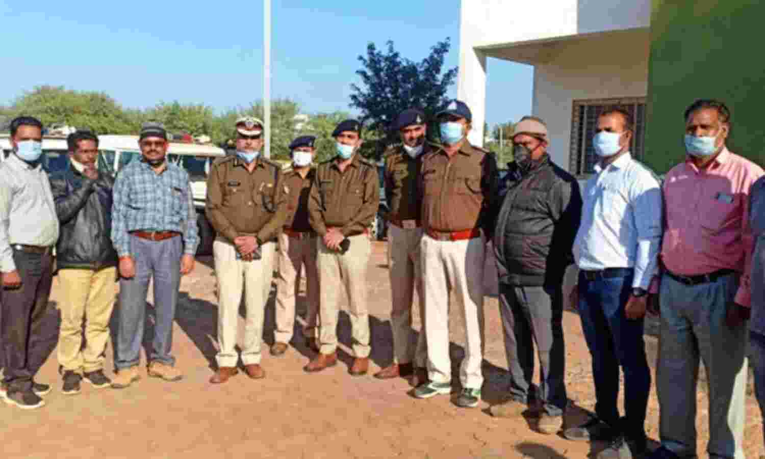 पुलिस ने मुठभेड़ में अपहृत को कराया मुक्त, कुख्यात डकैत गिरफ्तार